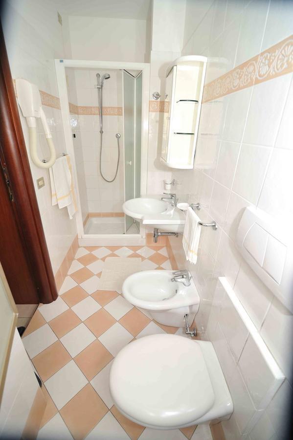 Hotel Abruzzo Pineto Værelse billede